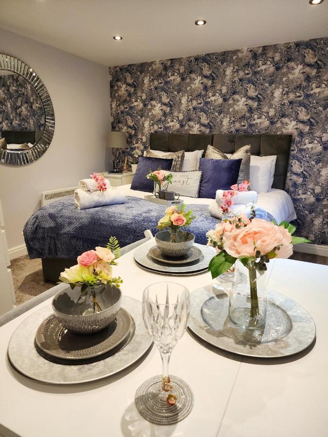 Studio Apartment The Den Colnbrook Экстерьер фото