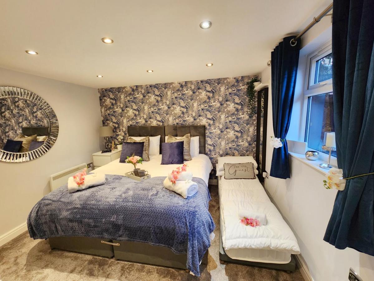 Studio Apartment The Den Colnbrook Экстерьер фото